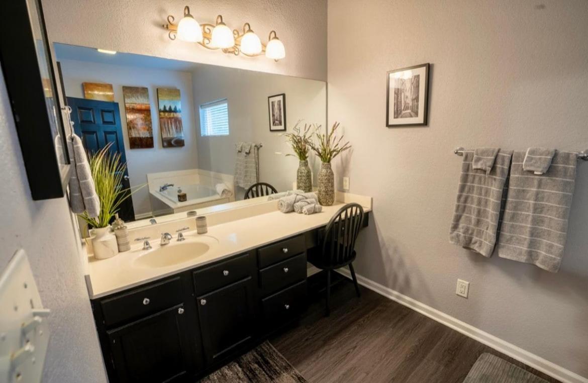 Brooklynn'S Bay, Elegant Lakefront Condo Retreat Hot Springs Exterior foto