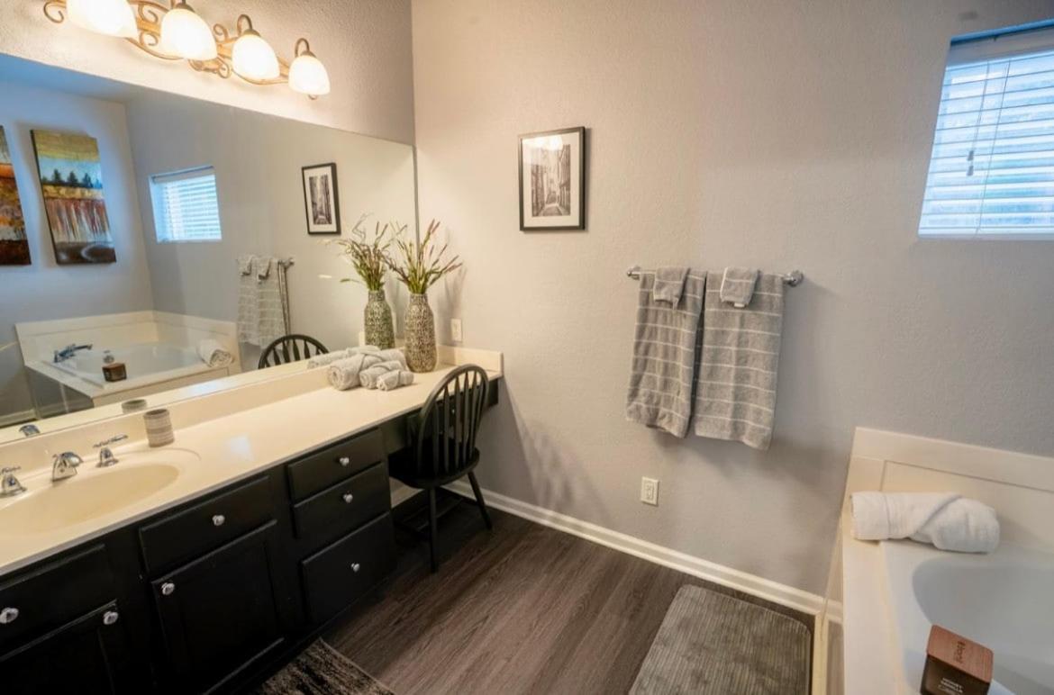 Brooklynn'S Bay, Elegant Lakefront Condo Retreat Hot Springs Exterior foto