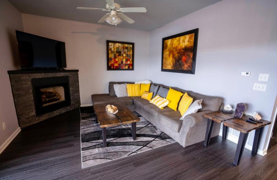 Brooklynn'S Bay, Elegant Lakefront Condo Retreat Hot Springs Exterior foto