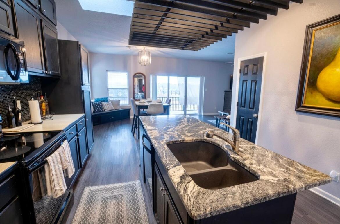 Brooklynn'S Bay, Elegant Lakefront Condo Retreat Hot Springs Exterior foto
